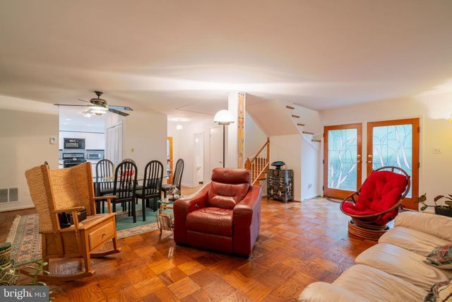 201 GARDEN CT, Falls Church, VA 22046