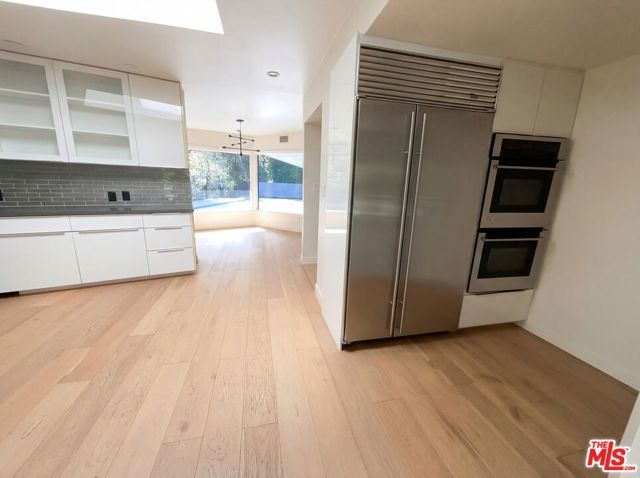 4900 Queen Victoria Road, Woodland Hills (los Angeles), CA 91364