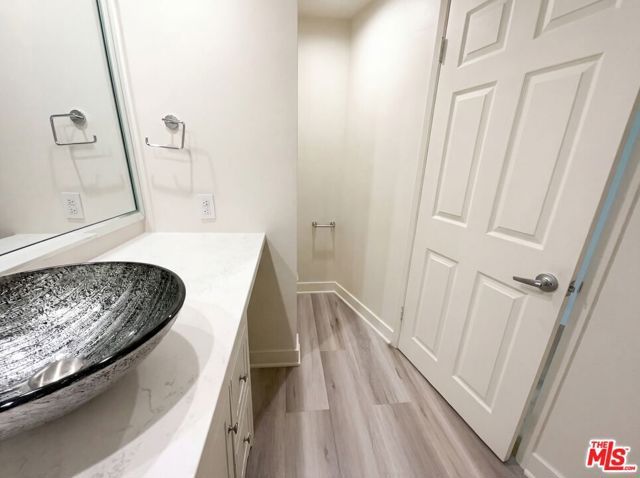 4900 Queen Victoria Road, Woodland Hills (los Angeles), CA 91364