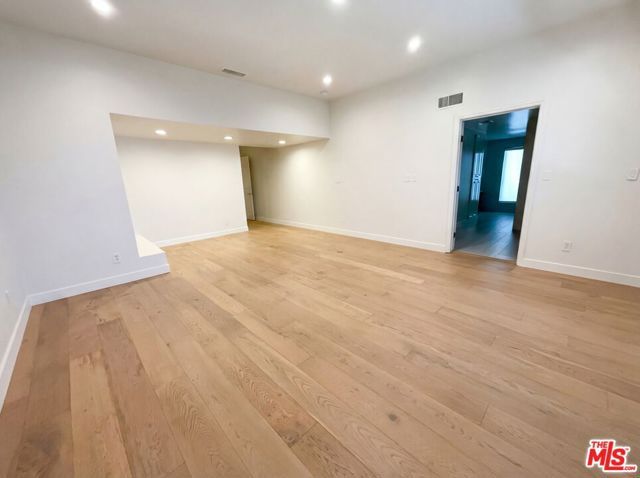 4900 Queen Victoria Road, Woodland Hills (los Angeles), CA 91364