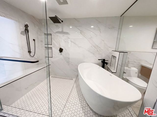 4900 Queen Victoria Road, Woodland Hills (los Angeles), CA 91364