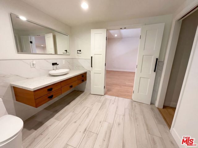 4900 Queen Victoria Road, Woodland Hills (los Angeles), CA 91364