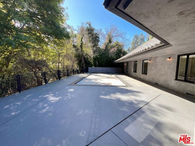 4900 Queen Victoria Road, Woodland Hills (los Angeles), CA 91364