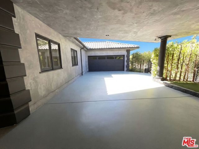 4900 Queen Victoria Road, Woodland Hills (los Angeles), CA 91364