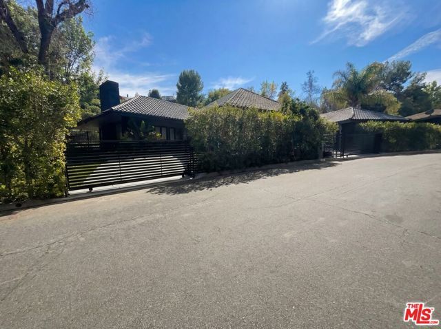 4900 Queen Victoria Road, Woodland Hills (los Angeles), CA 91364