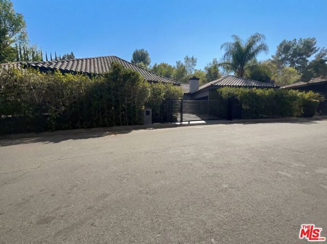 4900 Queen Victoria Road, Woodland Hills (los Angeles), CA 91364