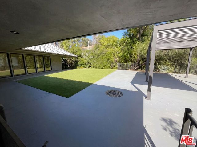 4900 Queen Victoria Road, Woodland Hills (los Angeles), CA 91364