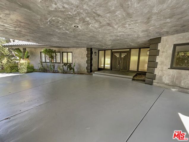 4900 Queen Victoria Road, Woodland Hills (los Angeles), CA 91364