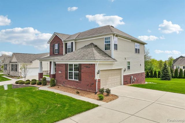 29831 Braeburn Dr, New Hudson, MI 48165