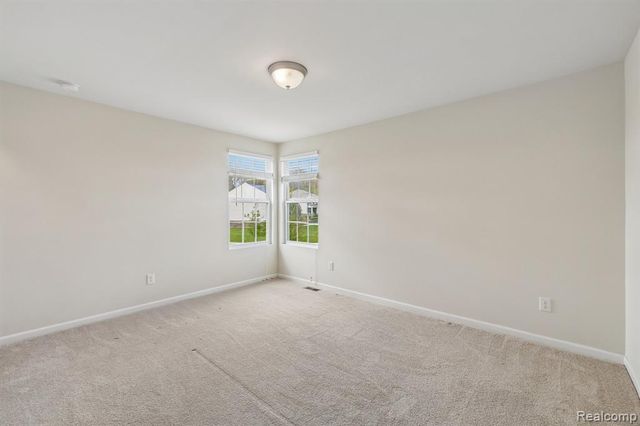 29831 Braeburn Dr, New Hudson, MI 48165
