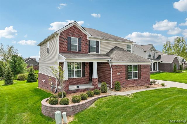 29831 Braeburn Dr, New Hudson, MI 48165