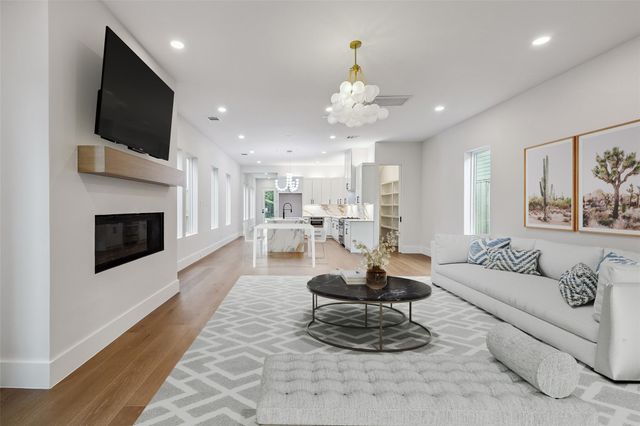 227 E 26th Street, Houston, TX 77008