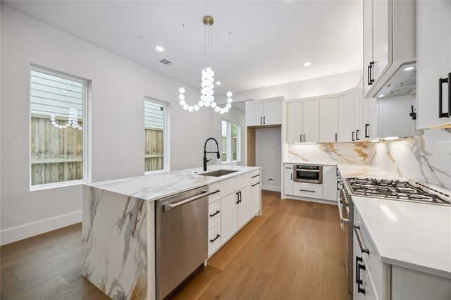 227 E 26th Street, Houston, TX 77008