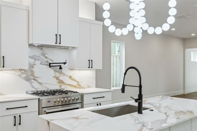 227 E 26th Street, Houston, TX 77008