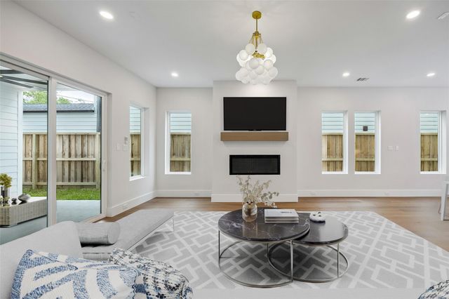 227 E 26th Street, Houston, TX 77008