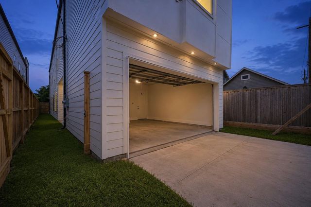227 E 26th Street, Houston, TX 77008