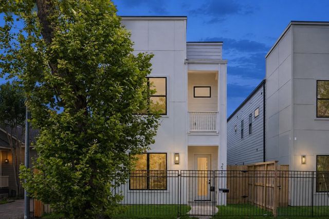 227 E 26th Street, Houston, TX 77008