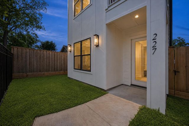 227 E 26th Street, Houston, TX 77008