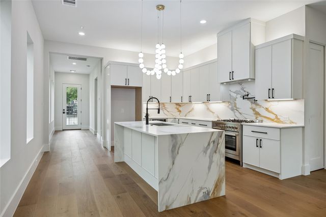 227 E 26th Street, Houston, TX 77008