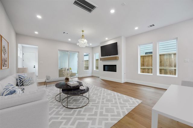 227 E 26th Street, Houston, TX 77008