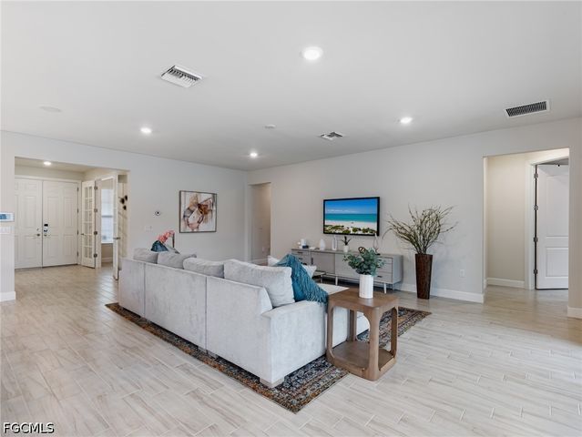 12905 Hadley CT, Fort Myers, FL 33913