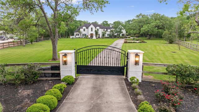 8619 Hidden Hollow Court, Missouri City, TX 77459