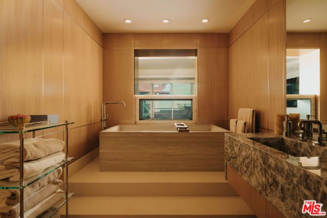 6250 Hollywood Boulevard 14A, Los Angeles, CA 90028