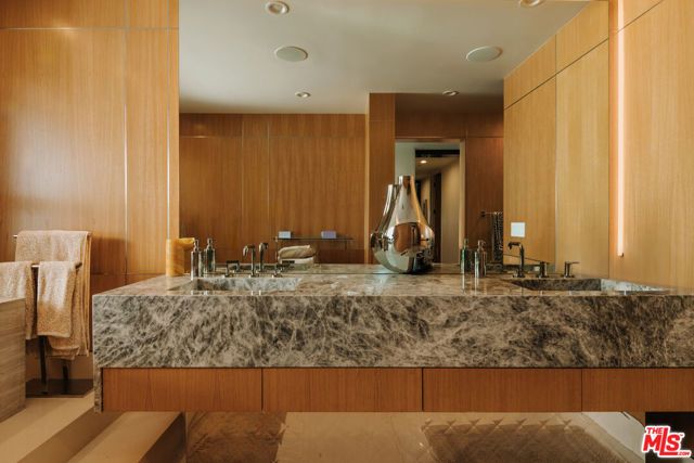 6250 Hollywood Boulevard 14A, Los Angeles, CA 90028