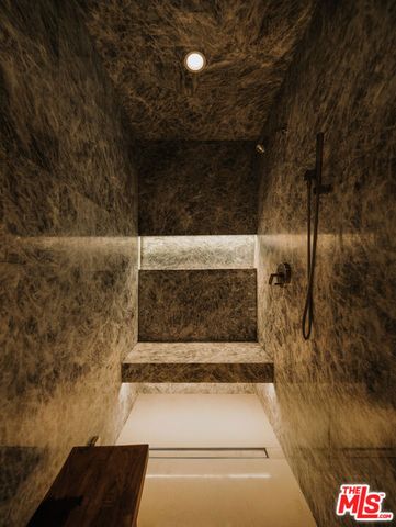 6250 Hollywood Boulevard 14A, Los Angeles, CA 90028