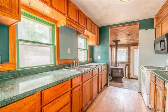 10090 Sterling Street, Romulus, MI 48174