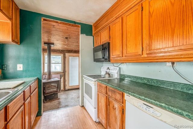 10090 Sterling Street, Romulus, MI 48174