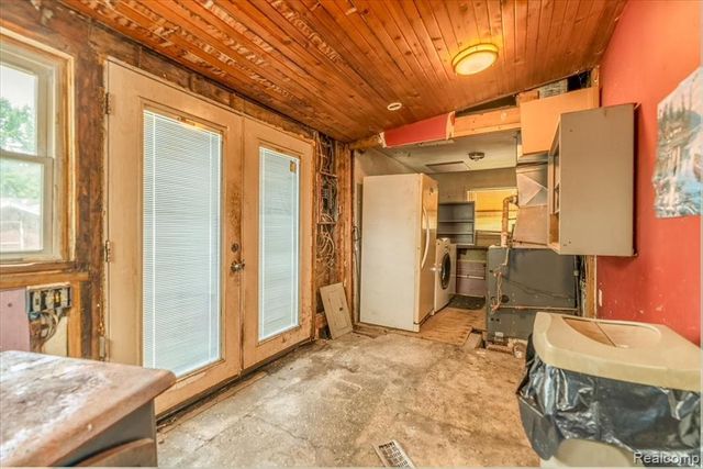 10090 Sterling Street, Romulus, MI 48174