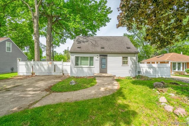 10090 Sterling Street, Romulus, MI 48174