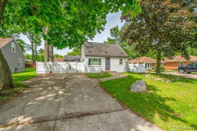 10090 Sterling Street, Romulus, MI 48174