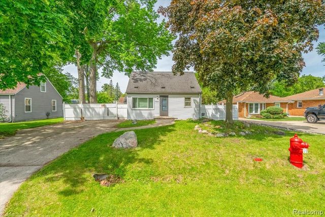 10090 Sterling Street, Romulus, MI 48174