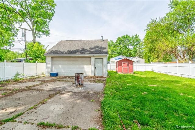 10090 Sterling Street, Romulus, MI 48174