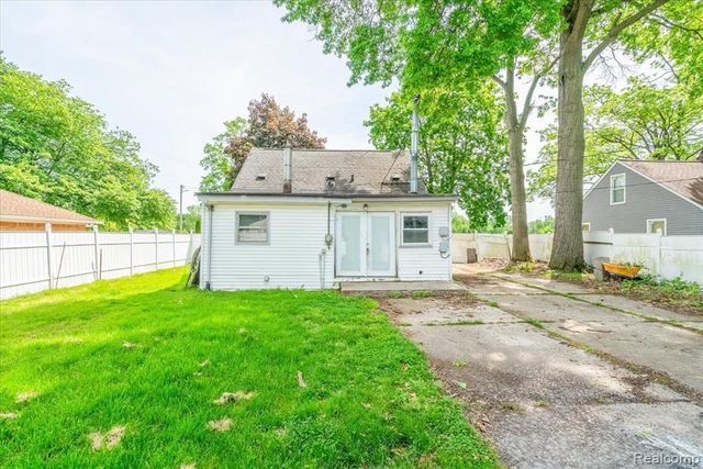 10090 Sterling Street, Romulus, MI 48174