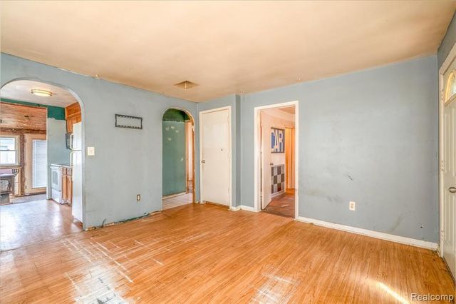 10090 Sterling Street, Romulus, MI 48174