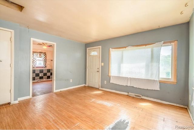 10090 Sterling Street, Romulus, MI 48174