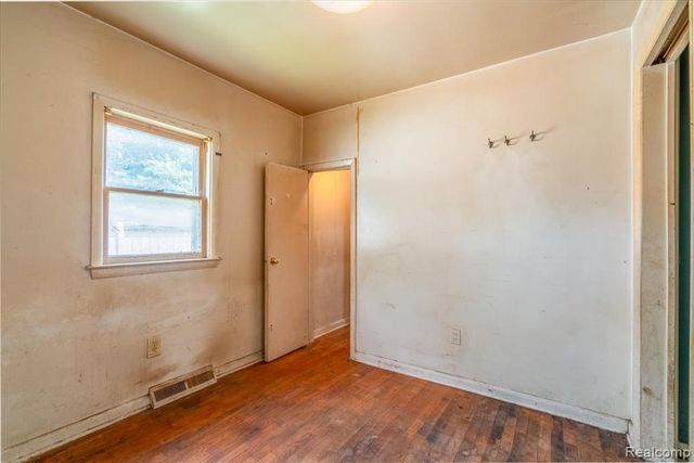 10090 Sterling Street, Romulus, MI 48174
