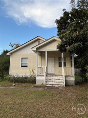 2106 Auburn Street, Savannah, GA 31404