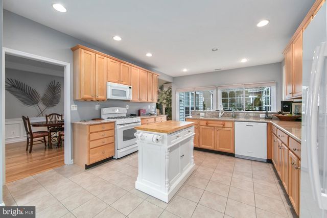 24 OLD MILL DR, Voorhees, NJ 08043