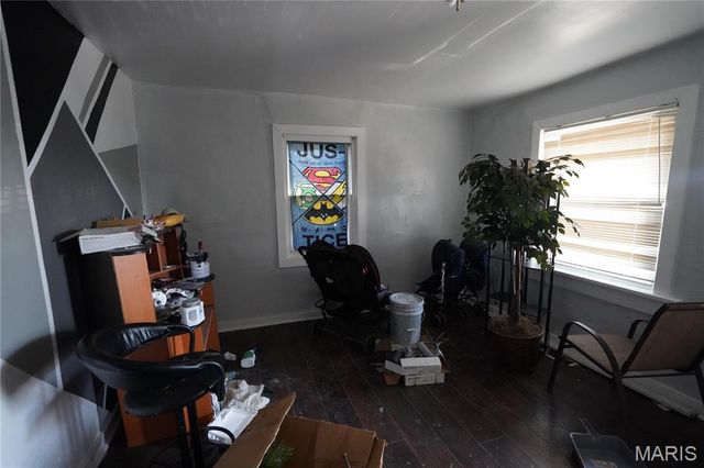 2111 Crescent Avenue, St Louis, MO 63121