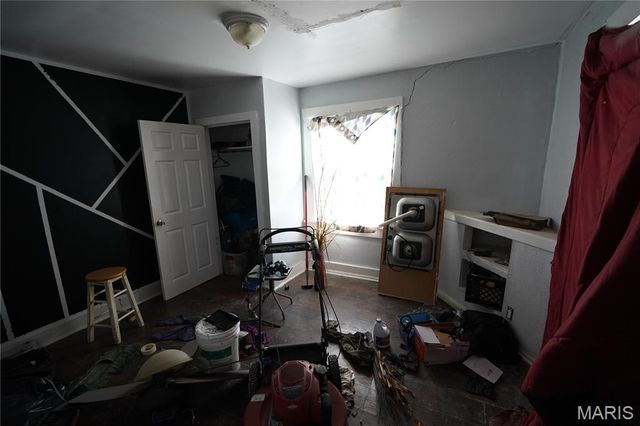 2111 Crescent Avenue, St Louis, MO 63121