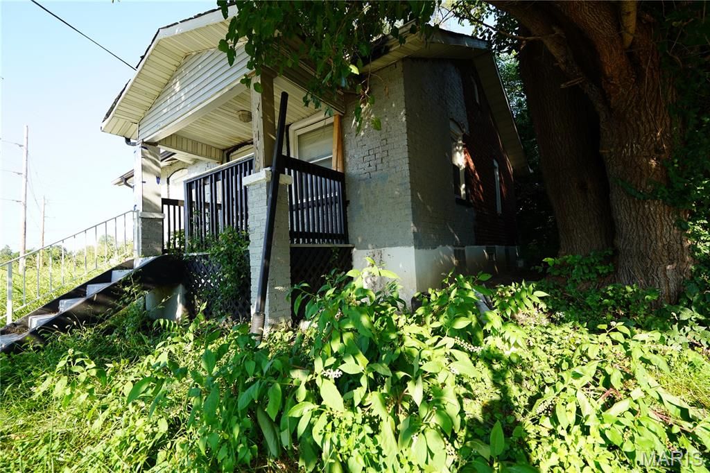 2111 Crescent Avenue, St Louis, MO 63121