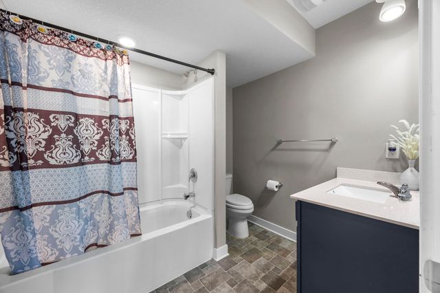 1976 Attenborough Street, Shakopee, MN 55379