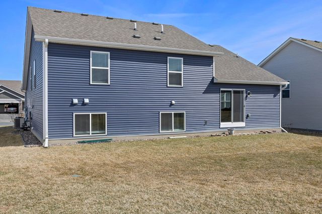 1976 Attenborough Street, Shakopee, MN 55379