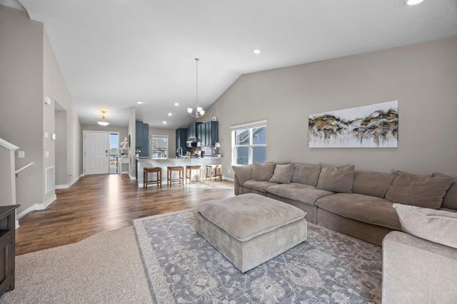 1976 Attenborough Street, Shakopee, MN 55379