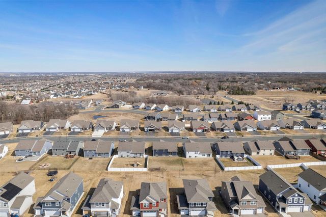 1976 Attenborough Street, Shakopee, MN 55379