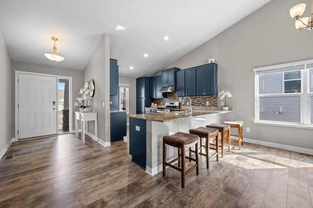 1976 Attenborough Street, Shakopee, MN 55379